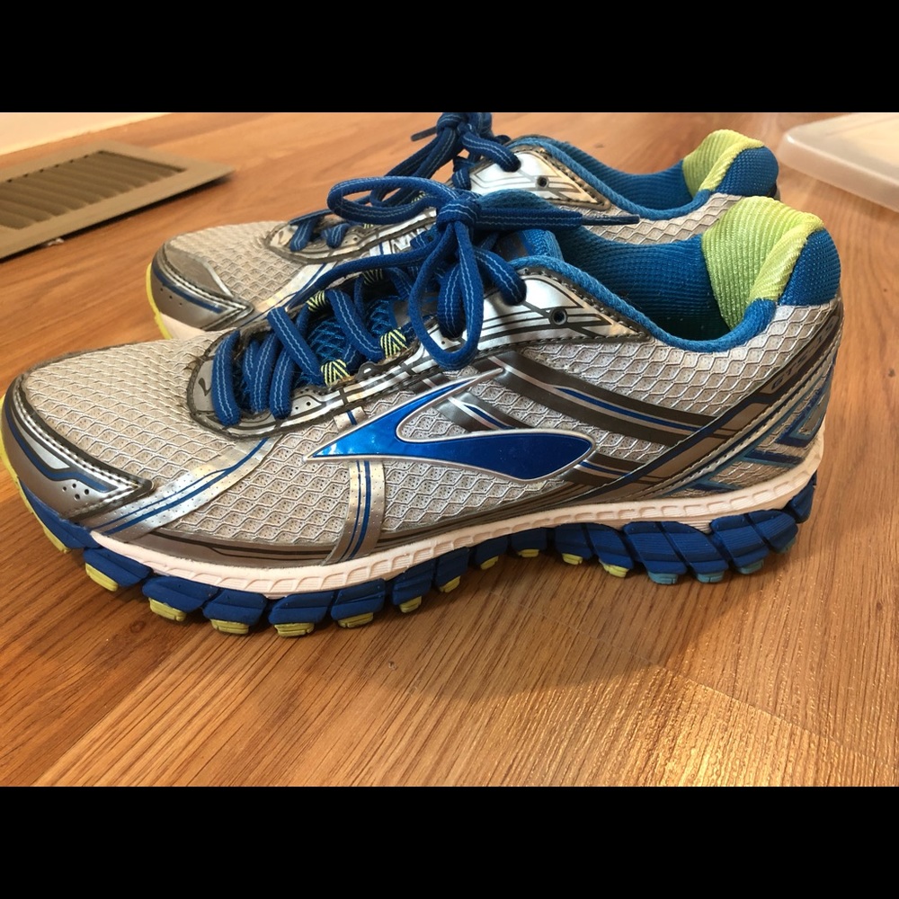 Brooks Sneakers